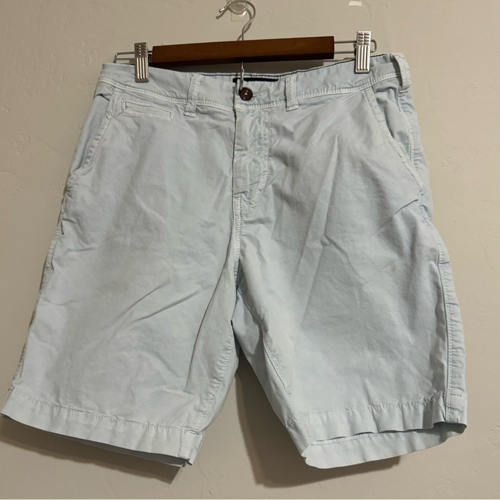 American Eagle Outfitters Next Level Flex Khaki Short (Size 30)